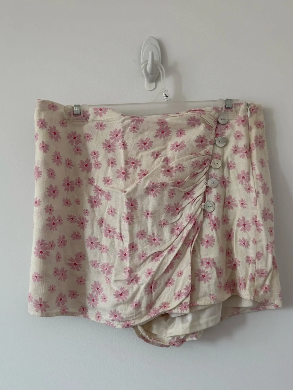 Impeccable Pig Pink and White Floral Skort